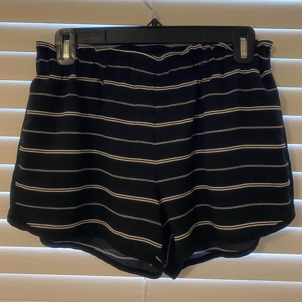 Lumiere size L black and white striped shorts